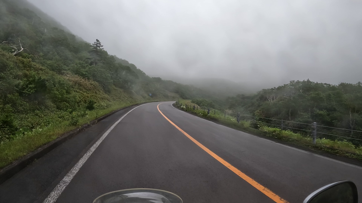 雨の知床峠