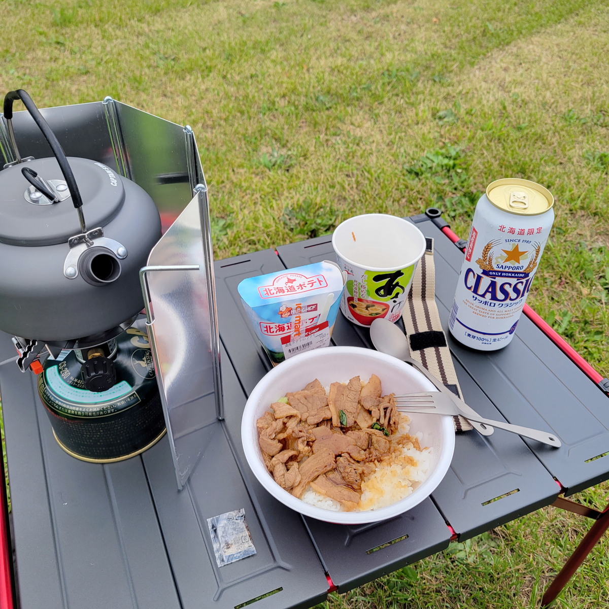 テーブルと食事