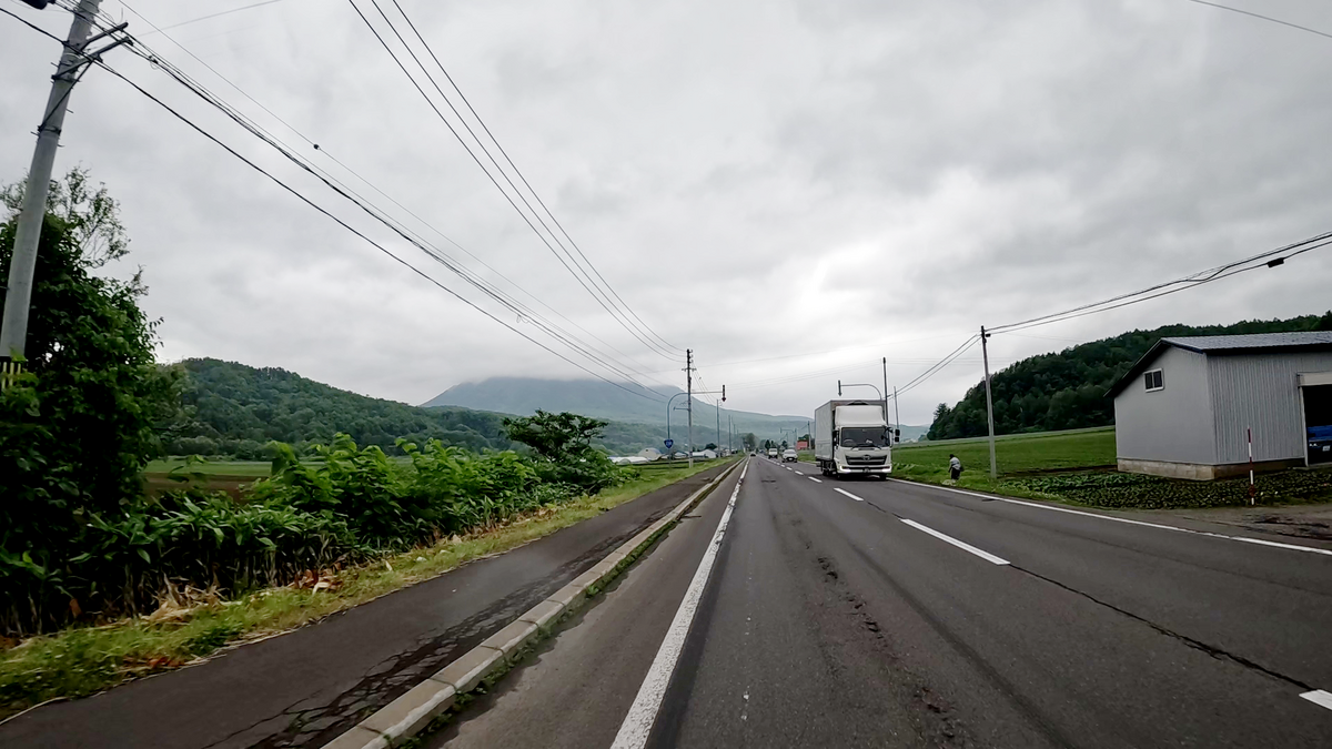 雲がかかる羊蹄山