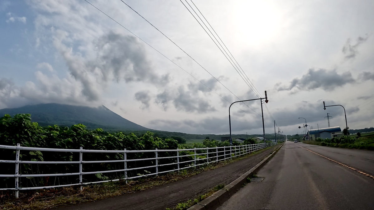 少しずつ見えてきた羊蹄山