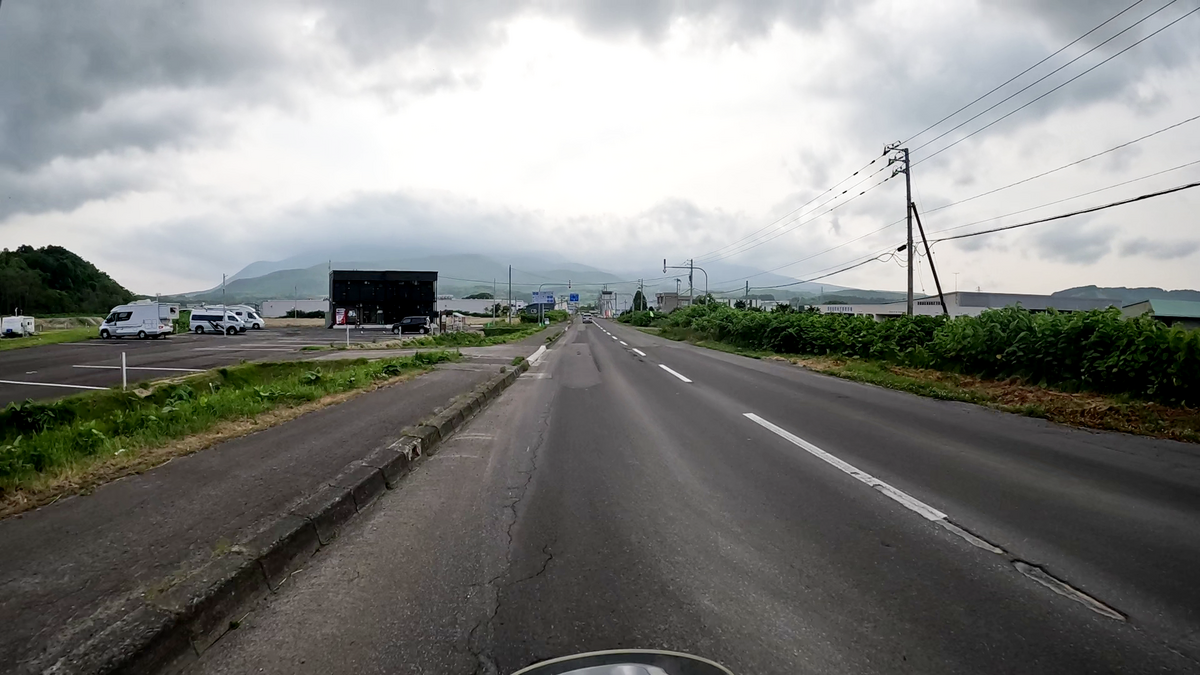 雲がかかるニセコ