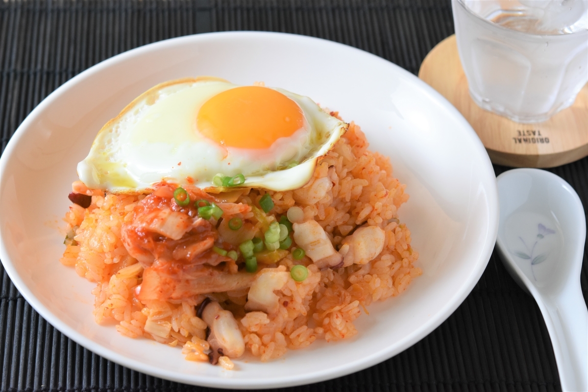 ぱぱっとワンプレートごはん たこキムチ炒飯のレシピ - すずめの
