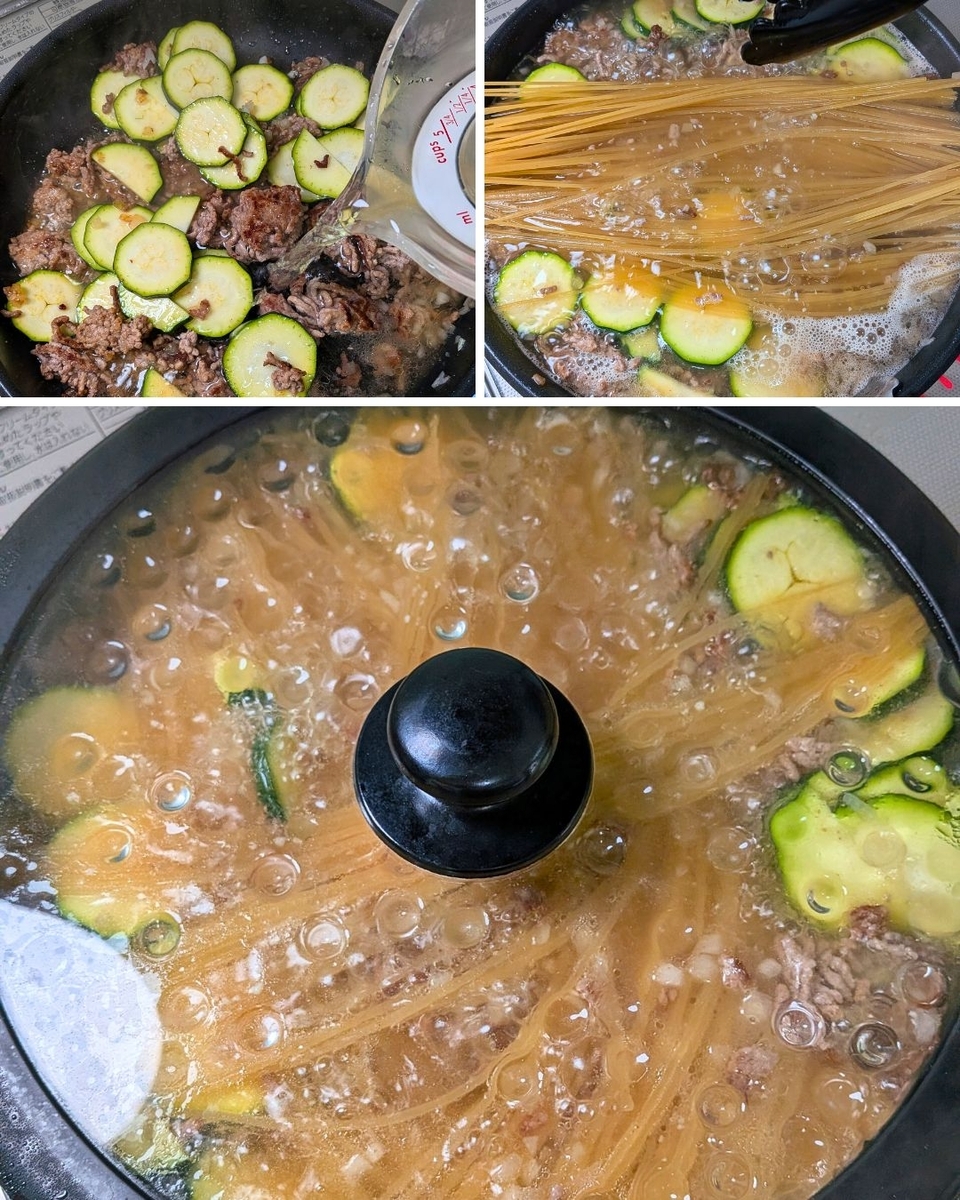 パスタを加えて煮る様子