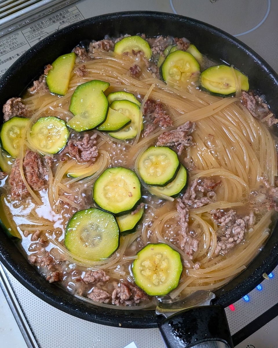 ふたを外して煮る様子