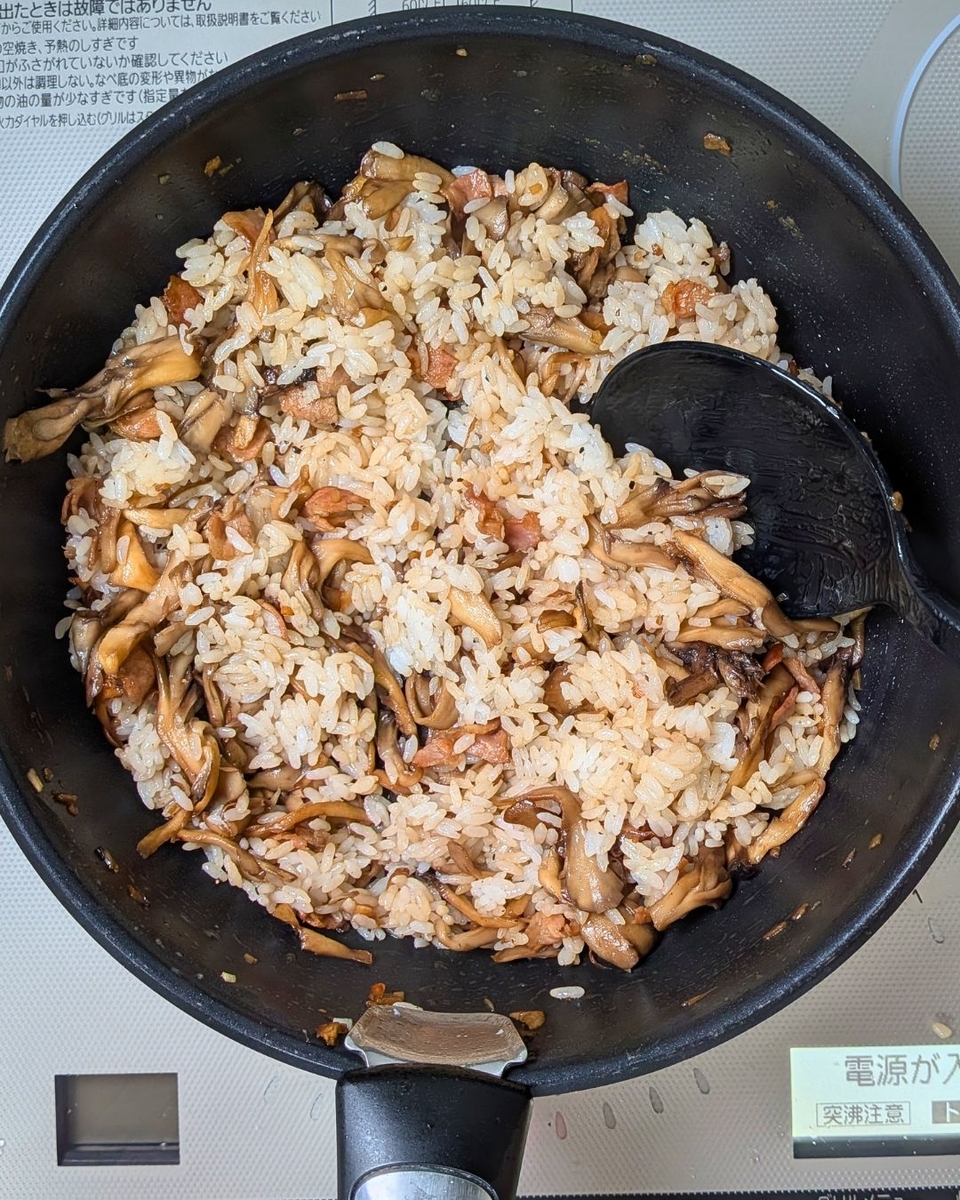 ご飯と具を混ぜる工程