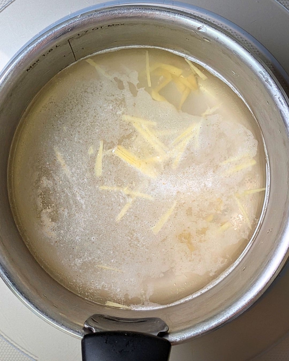 スープを火にかける工程