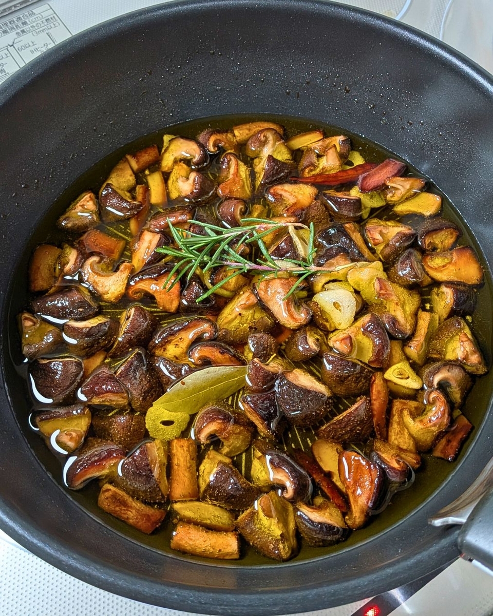 ローズマリーを入れて粗熱をとる