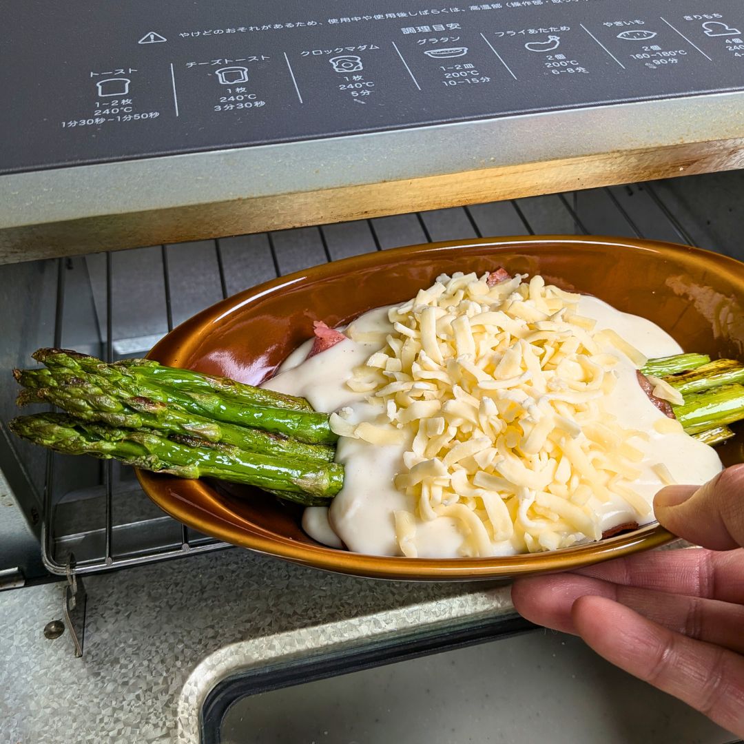 グラタン皿に盛り付けてトースターで焼く