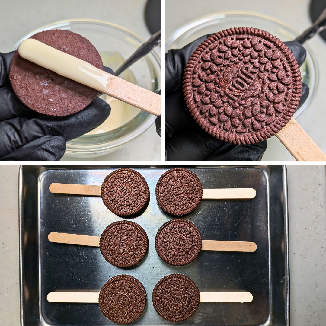 スティックをクッキーで挟んで固定している工程