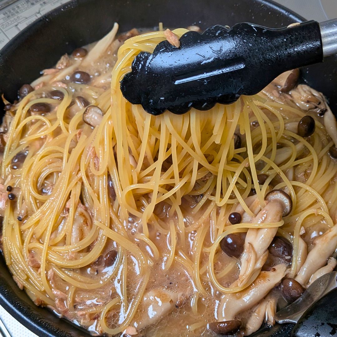 水分を飛ばして仕上げる様子