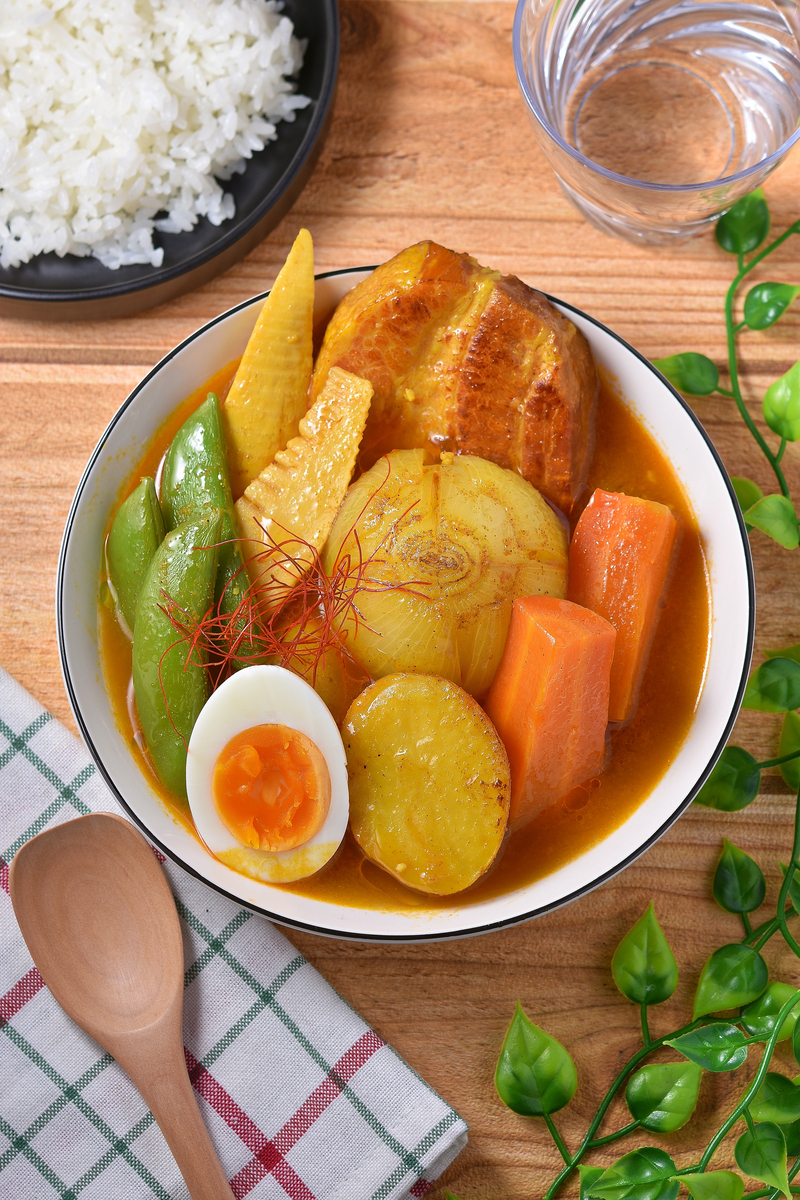 春野菜の黄金スープカレーの完成盛り付け