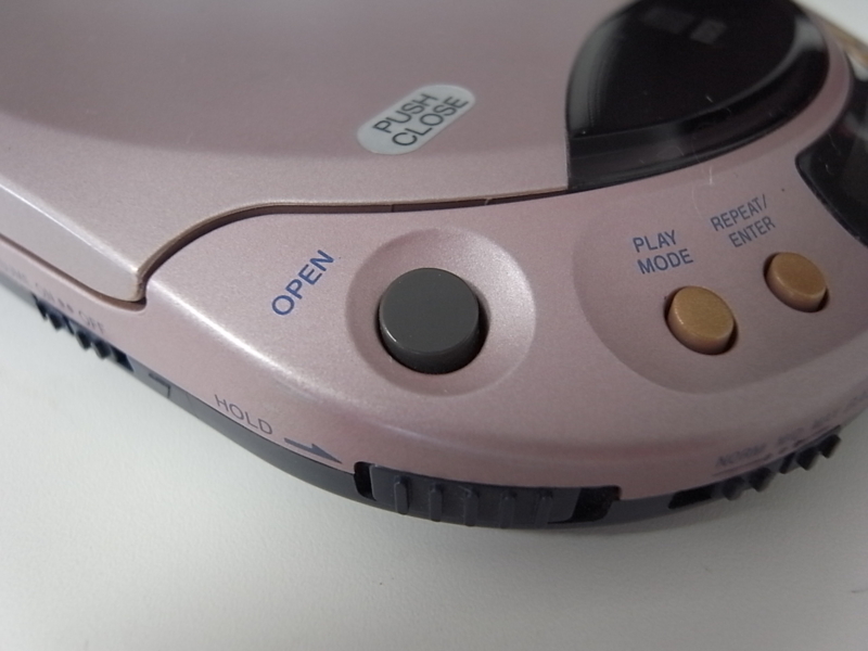 SONY Discman D-223 ピンク SONY Discman D-223 - 不器用貧乏メモ