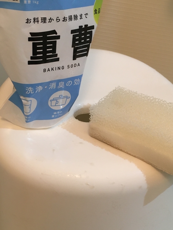 お風呂椅子のザラザラ 茶色い汚れ 赤カビは 重曹 で簡単に落ちる コツコツりすの改善生活 お風呂椅子のザラザラ 茶色い汚れ 赤カビは 重曹 で簡単に落ちる コツコツりすの改善生活
