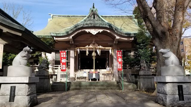 戸部杉山神社の拝殿と回転する狛ねずみ