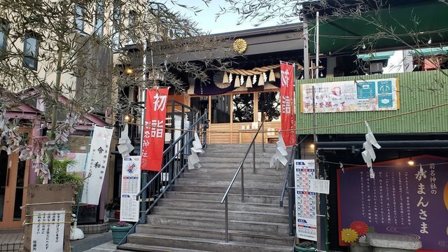 菊名神社の境内