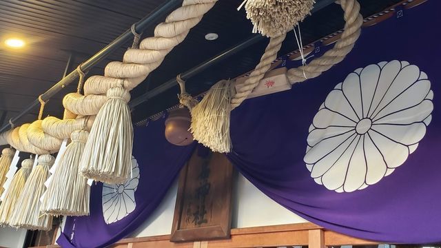 菊名神社の拝殿　扁額