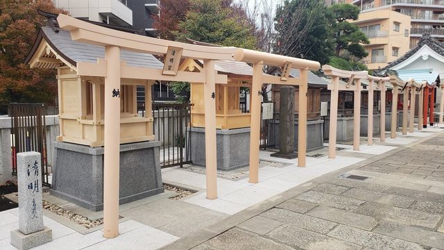 鶴見神社の境内 末社
