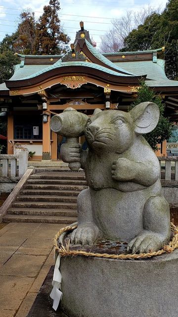 北新羽総鎮守杉山神社の回転する狛ねずみ