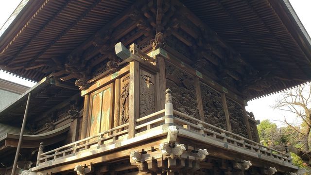 北嶺町御嶽神社の本殿彫刻