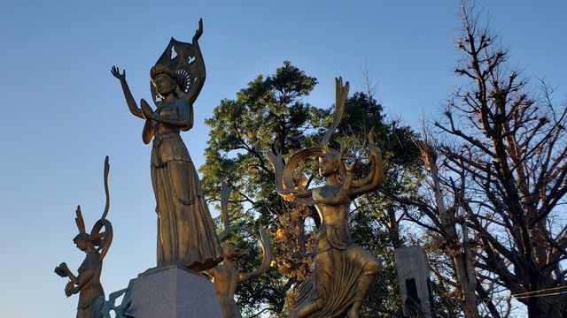 川崎大師の『祈りと平和の像』