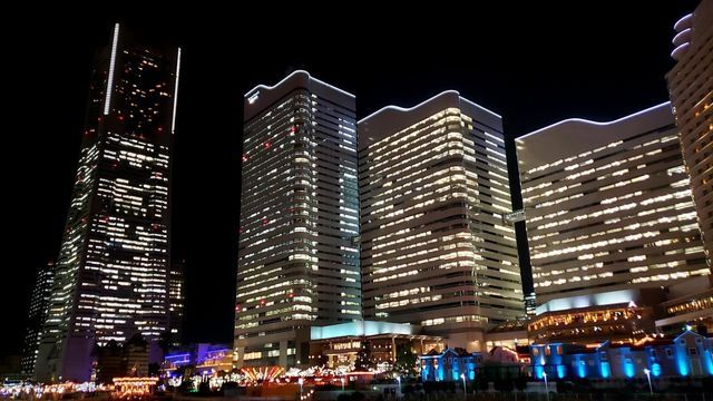 みなとみらい夜景/ランドマークタワーとクイーンズスクエア