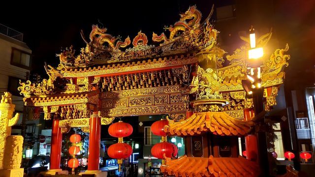 横浜中華街の夜景/関帝廟