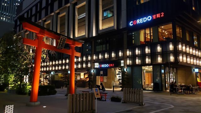 夜の福徳神社の鳥居
