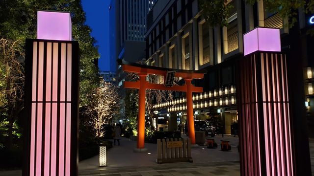 夜の福徳神社の鳥居