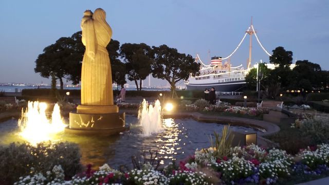 山下公園夜景/水の守護神像
