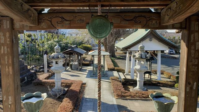星谷寺本堂から境内を望む