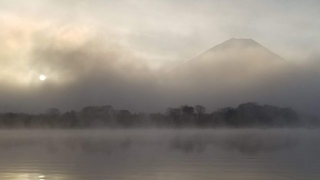 精進湖の日の出