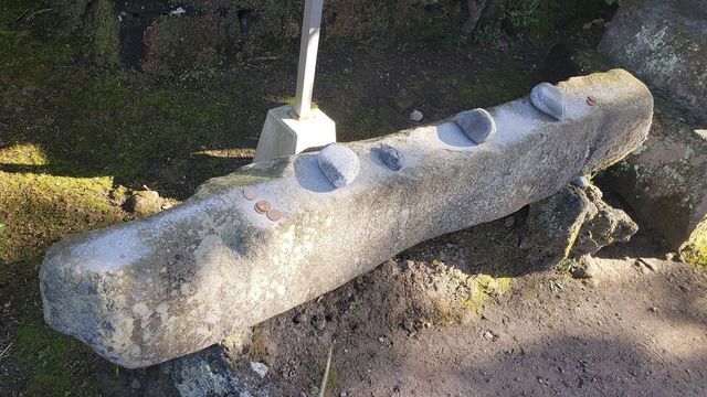 白髭神社のカンカン石