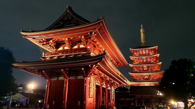 浅草寺の宝蔵門と5重の塔