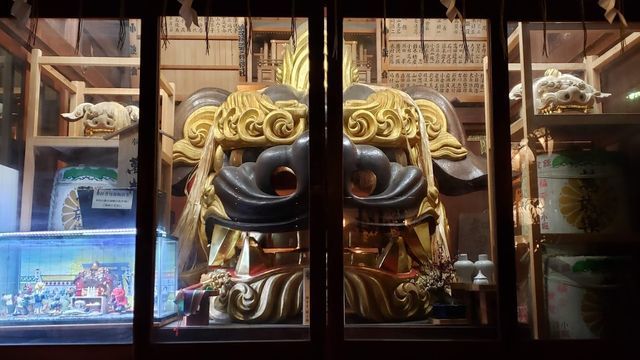 厄除天井大獅子