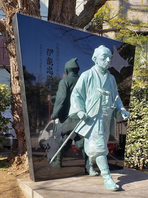 松の木彫刻の陶器製水鉢