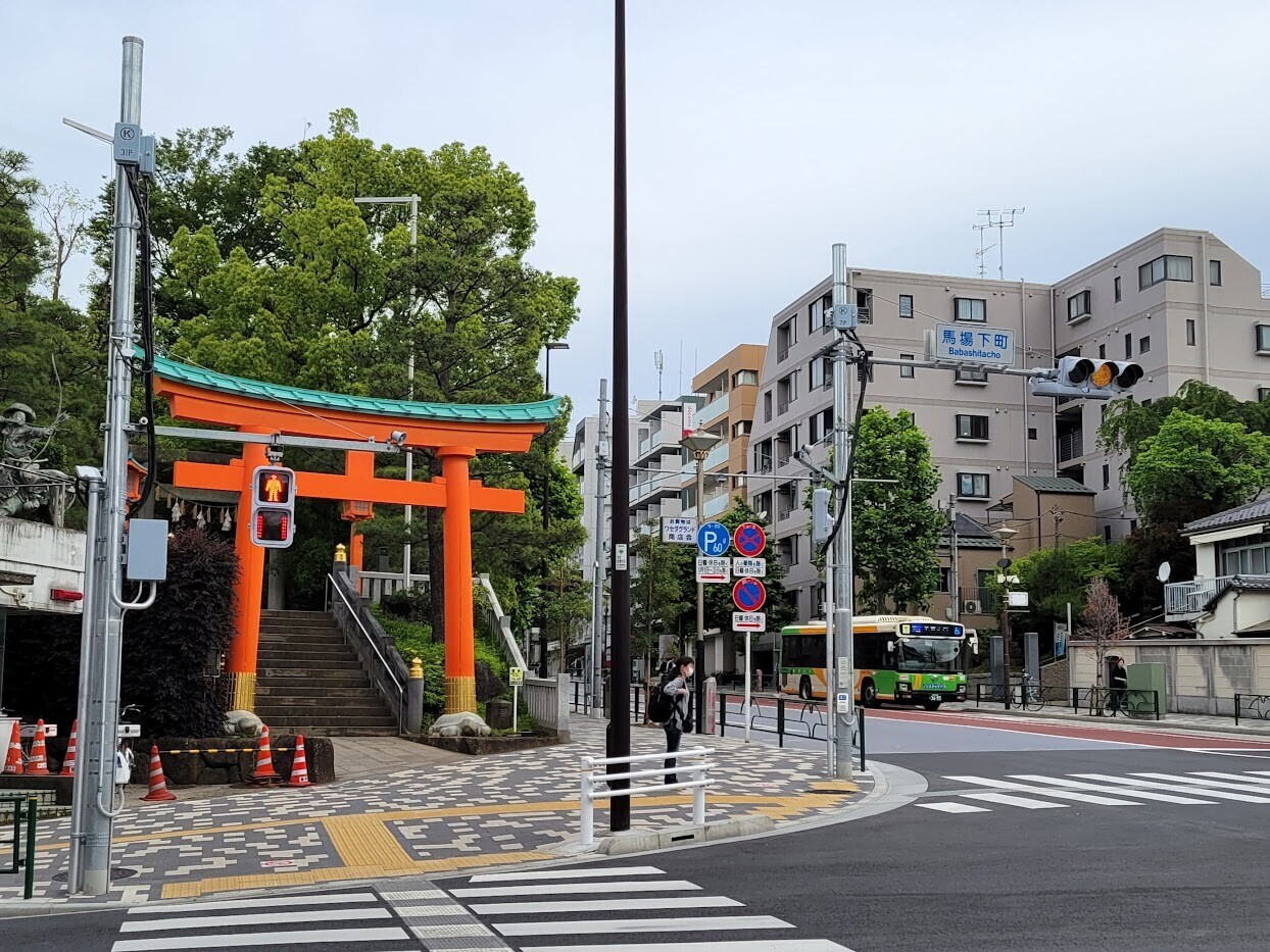 穴八幡宮】「一陽来復」お守りが有名な金運・開運パワースポット
