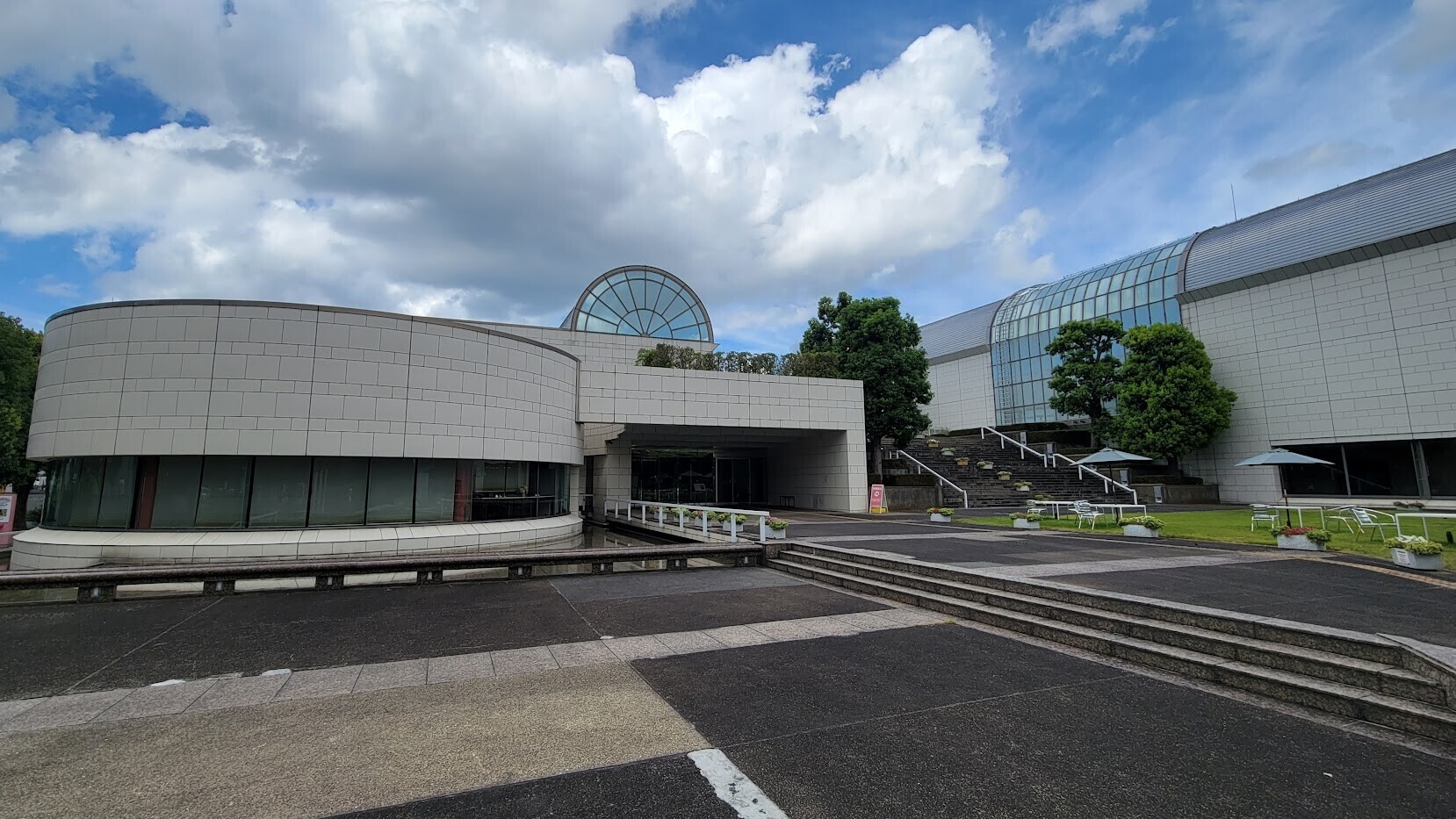 平塚市美術館】造形作家・玉田多紀「ダンボール物語」鑑賞～驚きの”ダンボール造形”アート - ぶらりうぉーかー