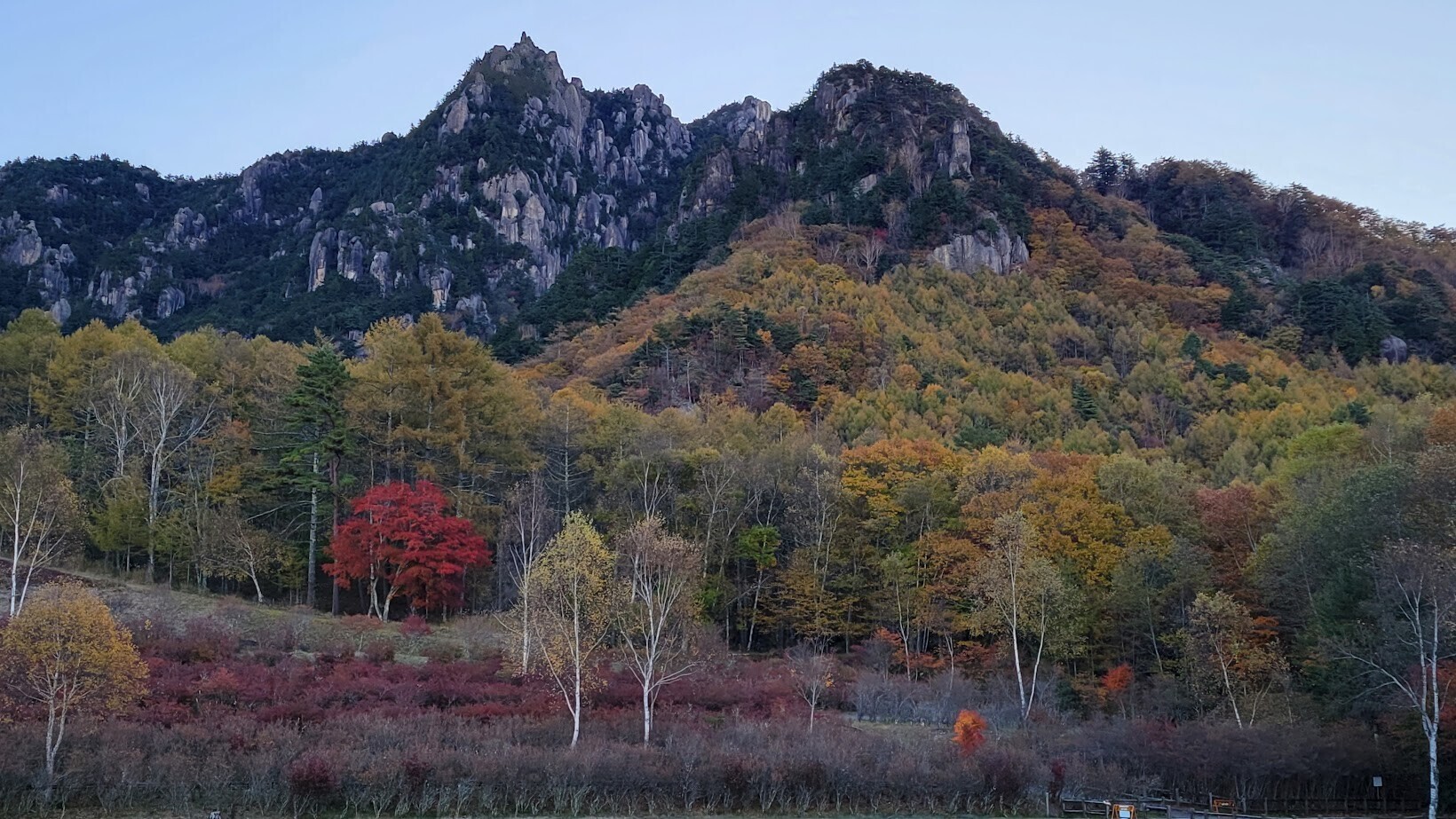 みずがき山自然公園・みずがき湖】岩峰群が素晴らしい「瑞牆山」とダム