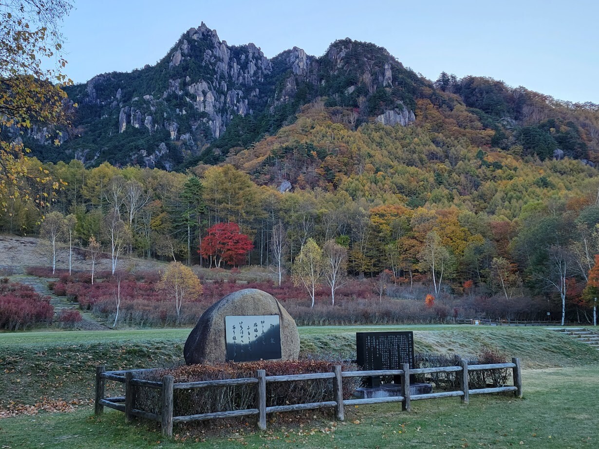 みずがき山自然公園・みずがき湖】岩峰群が素晴らしい「瑞牆山」とダム