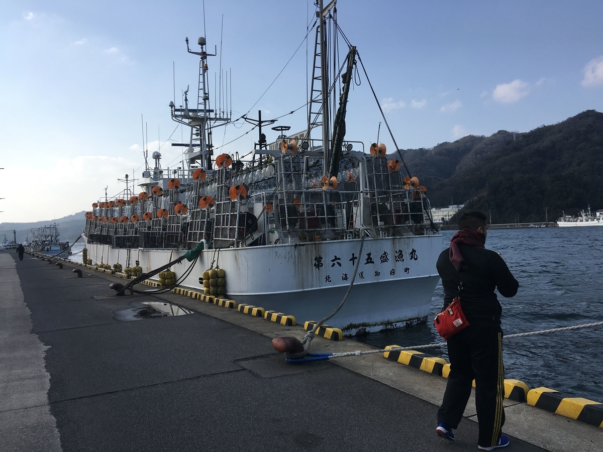 イカ釣り漁船