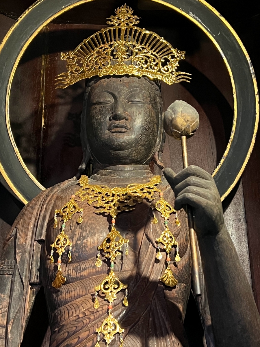 菩薩 お面 仏像 東大寺 大仏（奈良県の世界遺産「東大寺」とは