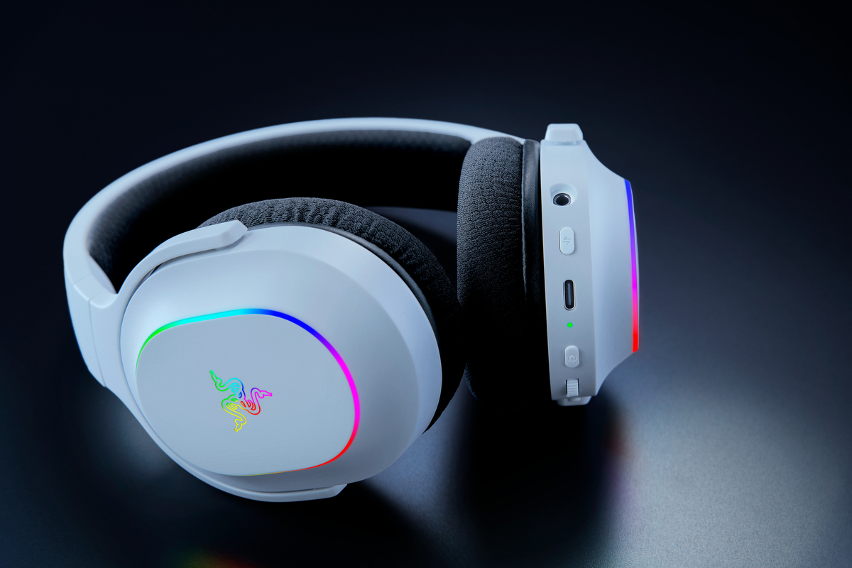 Razer Barracuda X Chromaレビュー｜RazerのRGBライティングと高