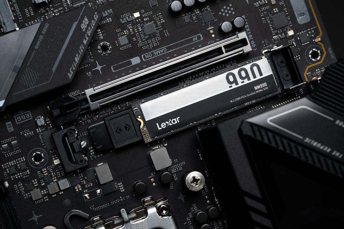 Lexar NM990