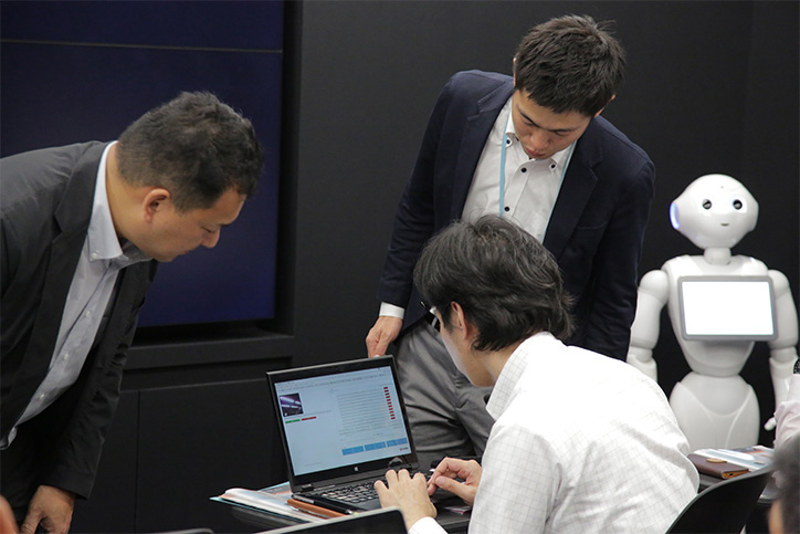 インターネット越しに遠隔操作することでPepperが動作することを体験