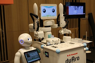 アーム連携「duAro」
川崎重工株式会社