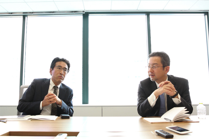 地方創生について対談する太田氏と永田氏