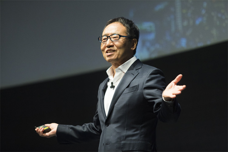 「すでに新たなデジタルプラットフォーマーが世界中で生まれています」と語る宮内氏