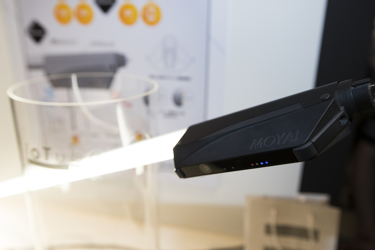 LED蛍光灯一体型の高機能防犯カメラ「IoTube」