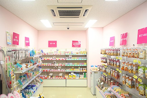 クリニック内の売店には介護食が並ぶ