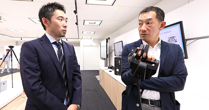ハプティクスについて語り合う湧川氏と有坂氏